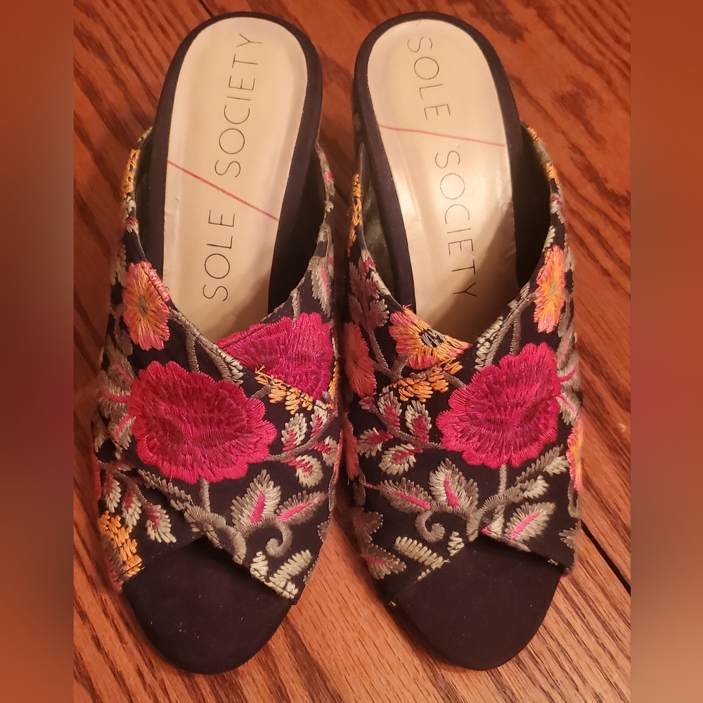 Sole Society Tapestry Slides Size 8